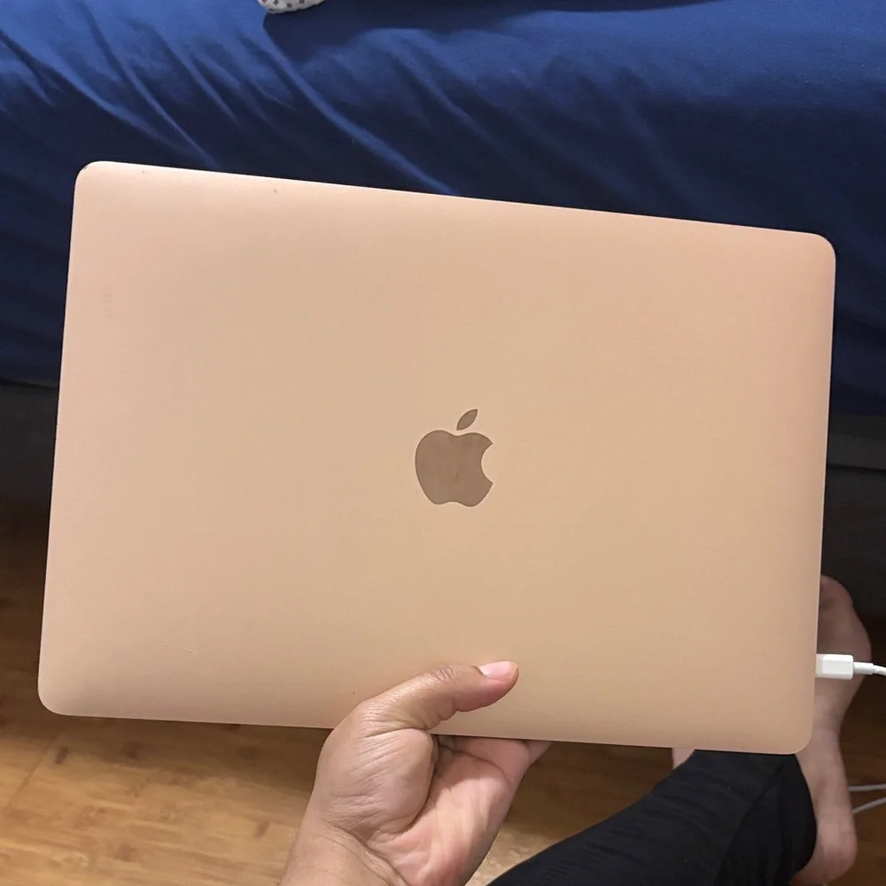 Apple MacBook Air in Elegant Pink
